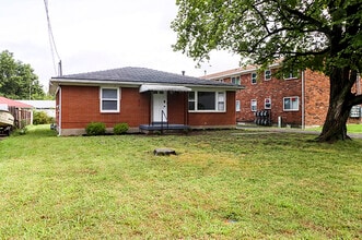 4801 Oak Park Dr in Louisville, KY - Foto de edificio - Building Photo