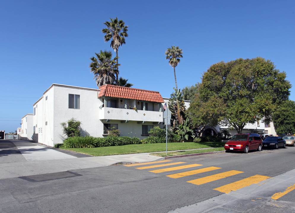 Casa Madrid in Ventura, CA - Building Photo