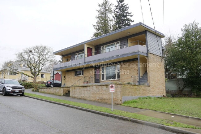 6402 11th Ave NW in Seattle, WA - Building Photo - Building Photo