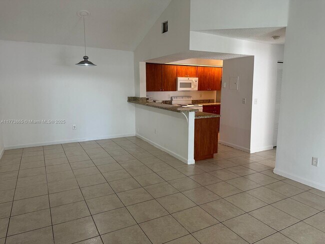 18890 NW 57th Ave in Hialeah, FL - Building Photo - Building Photo