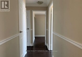 35 Trailwood Dr in Mississauga, ON - Building Photo - Building Photo