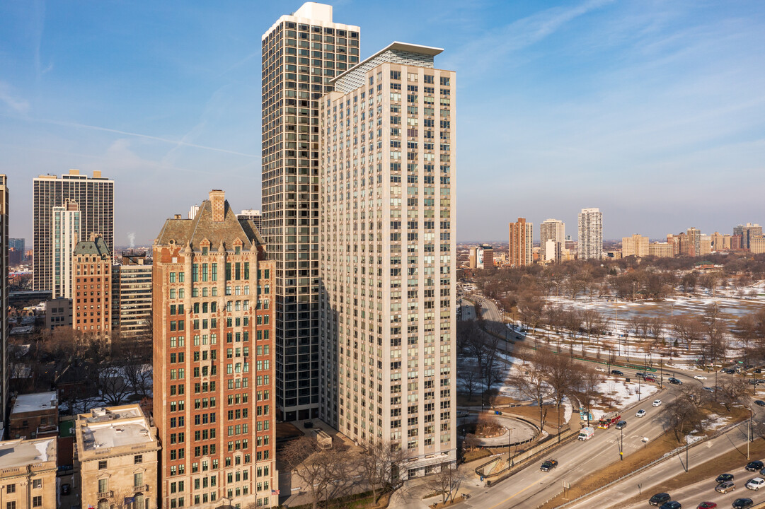 1550 N Lake Shore Dr in Chicago, IL - Foto de edificio