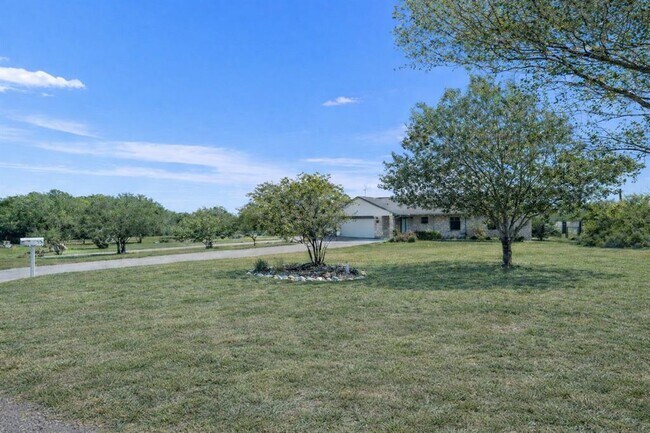 33 Valley View Dr in Round Rock, TX - Building Photo - Building Photo