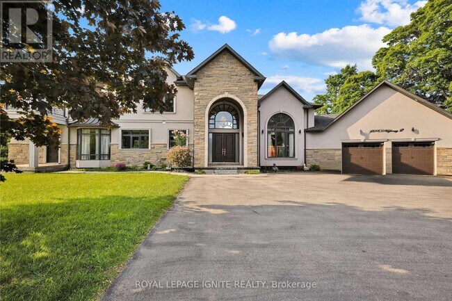 1690 Durham Regional Hwy 2 in Courtice, ON - Building Photo - Building Photo