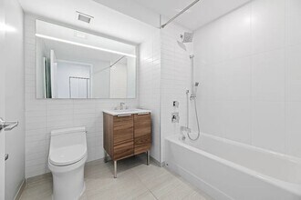 171 Suffolk St, Unit 5G in New York, NY - Building Photo - Building Photo