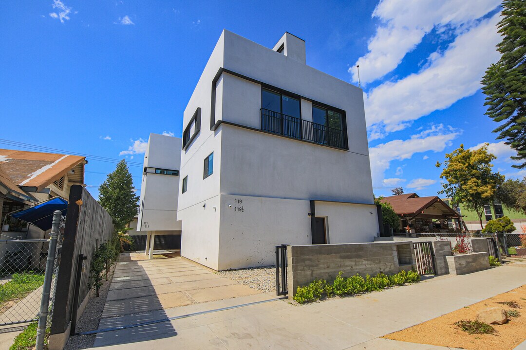 121 S Coronado St, Unit 121 in Los Angeles, CA - Building Photo