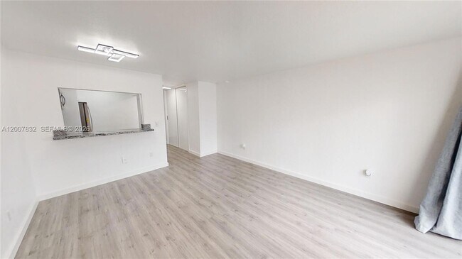 1441 Lincoln Rd, Unit 309 in Miami Beach, FL - Foto de edificio - Building Photo
