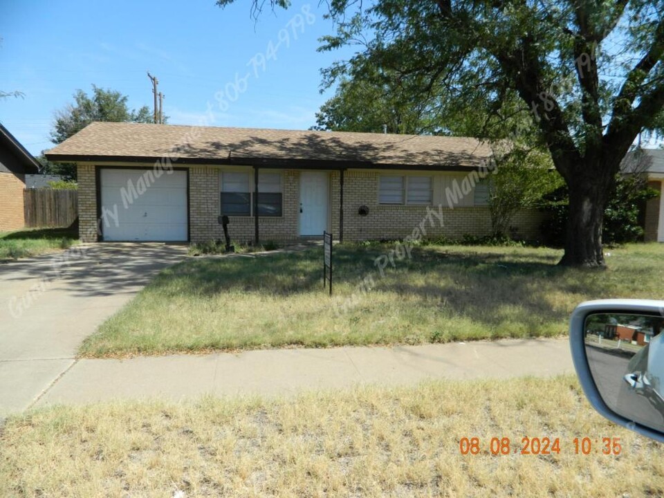 4918 8th St in Lubbock, TX - Foto de edificio