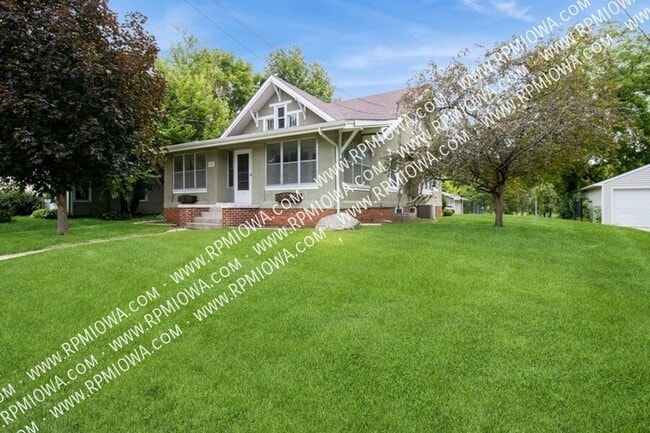 property at 922 Main St
