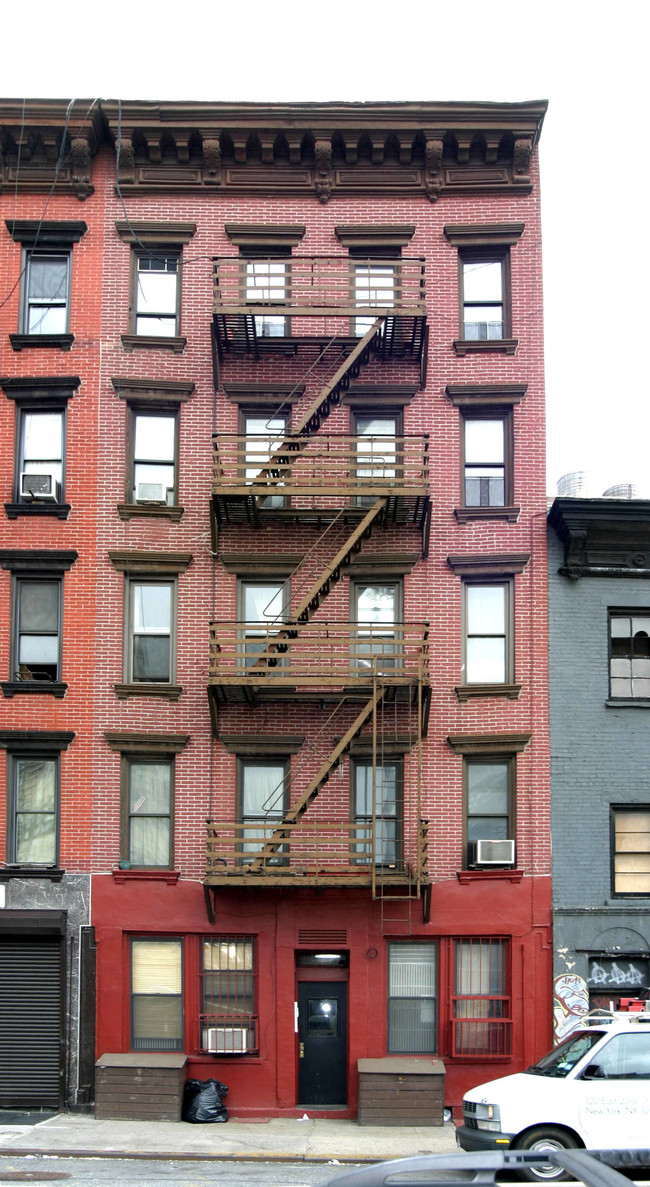 311 W 21st St in New York, NY - Building Photo - Building Photo