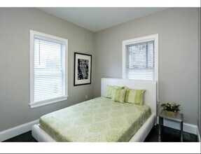 69 Day St, Unit #2 in Boston, MA - Foto de edificio - Building Photo