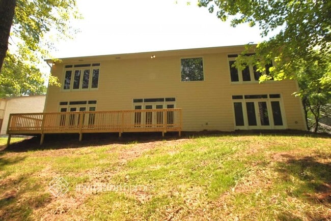 4386 Springfield Dr in Norcross, GA - Foto de edificio - Building Photo