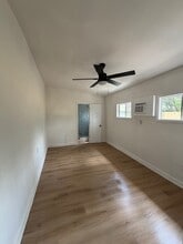 326 E 1st St in Deer Park, TX - Building Photo - Building Photo