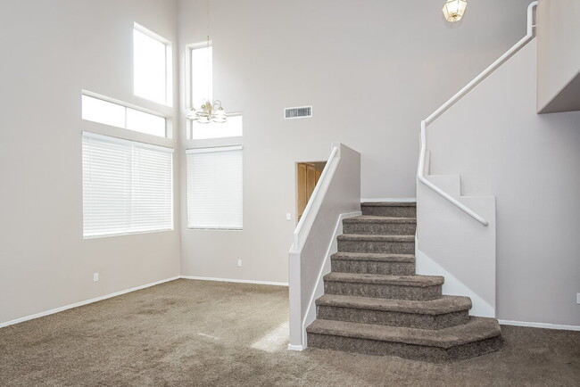 533 Ancient Mayan Dr in Henderson, NV - Building Photo - Building Photo