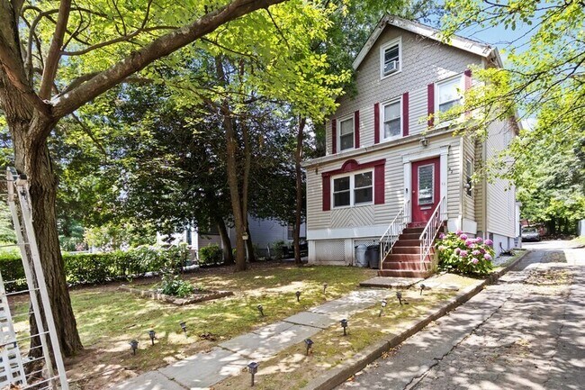 76 Forest St in Montclair, NJ - Building Photo - Building Photo