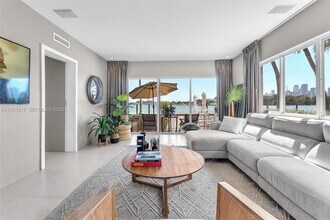 1130 Venetian Way in Miami Beach, FL - Building Photo - Building Photo