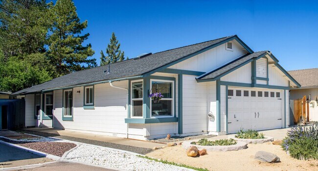 6036 White Water Way in Reno, NV - Building Photo - Building Photo