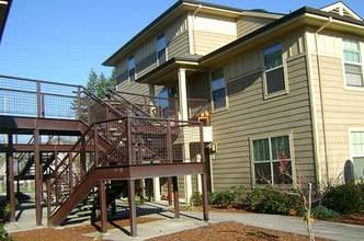 Villa Capri East in Beaverton, OR - Building Photo - Building Photo