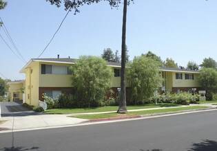 Monterey Gardens Apartments in Alhambra, CA - Foto de edificio - Building Photo