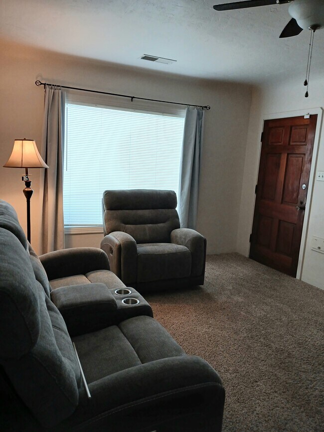 400 Eureka Ave in Lodi, CA - Building Photo - Building Photo