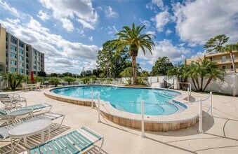 225 Country Club Dr in Largo, FL - Building Photo - Building Photo