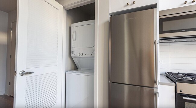 688 N LaSalle St, Unit 688 N Lasalle in Chicago, IL - Building Photo - Building Photo