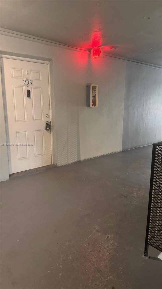 4251 NW 5th St in Plantation, FL - Building Photo - Building Photo