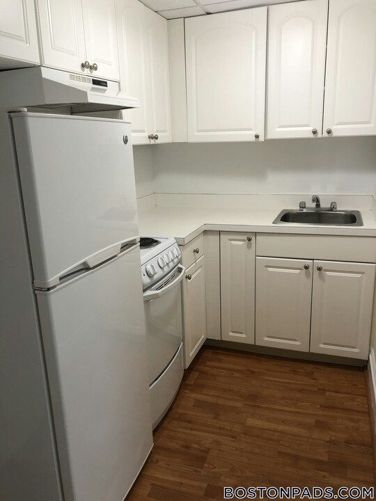 62 Boylston St in Boston, MA - Building Photo