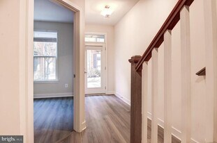 13927 Airfoil Rd in Herndon, VA - Building Photo