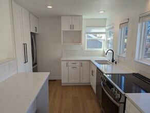 3730 SW Austin St in Seattle, WA - Building Photo - Building Photo