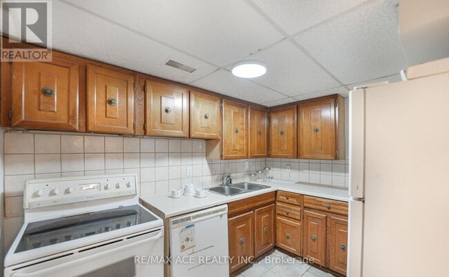 90 Monk Crescent in Ajax, ON - Building Photo - Building Photo