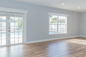 5520 Hayes St in Hollywood, FL - Building Photo - Building Photo