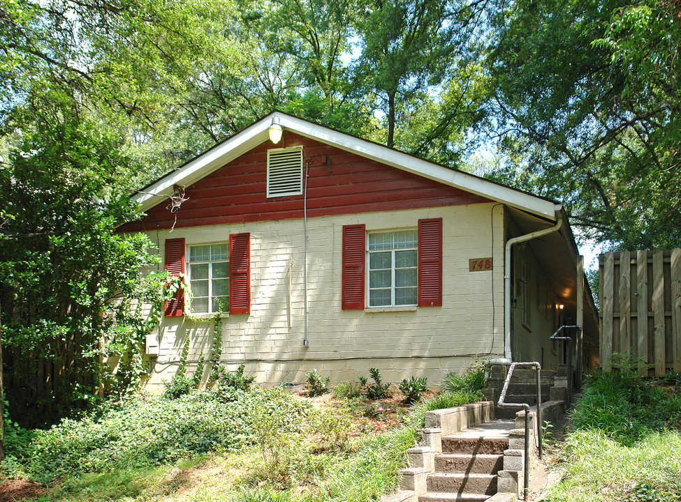 748 St Charles Ave in Atlanta, GA - Building Photo