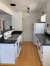 1047 E 1st St, Unit #7 Mayfair House in Long Beach, CA - Building Photo - Building Photo