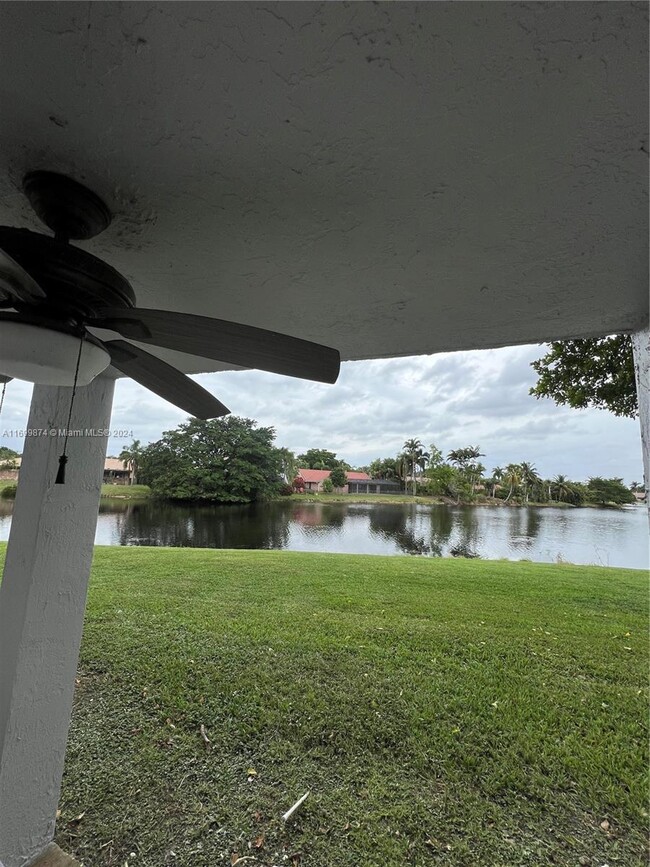 11225 W Atlantic Blvd in Coral Springs, FL - Foto de edificio - Building Photo