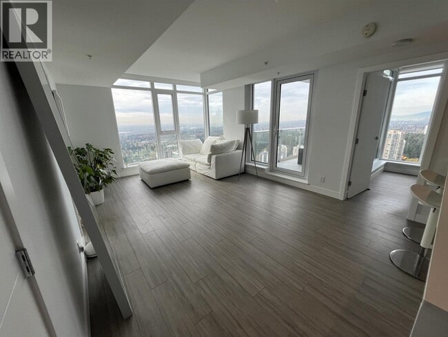 4458 Beresford St. in Burnaby, BC - Building Photo - Building Photo