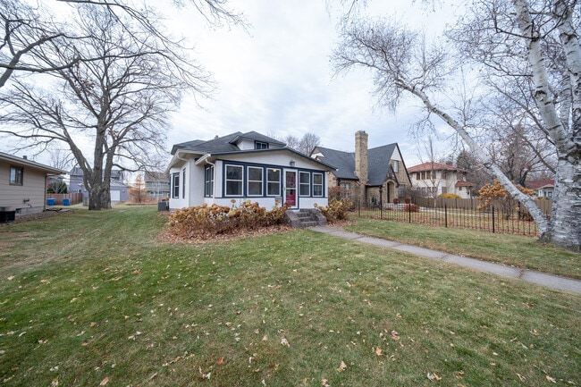 property at 4135 Quail Ave N