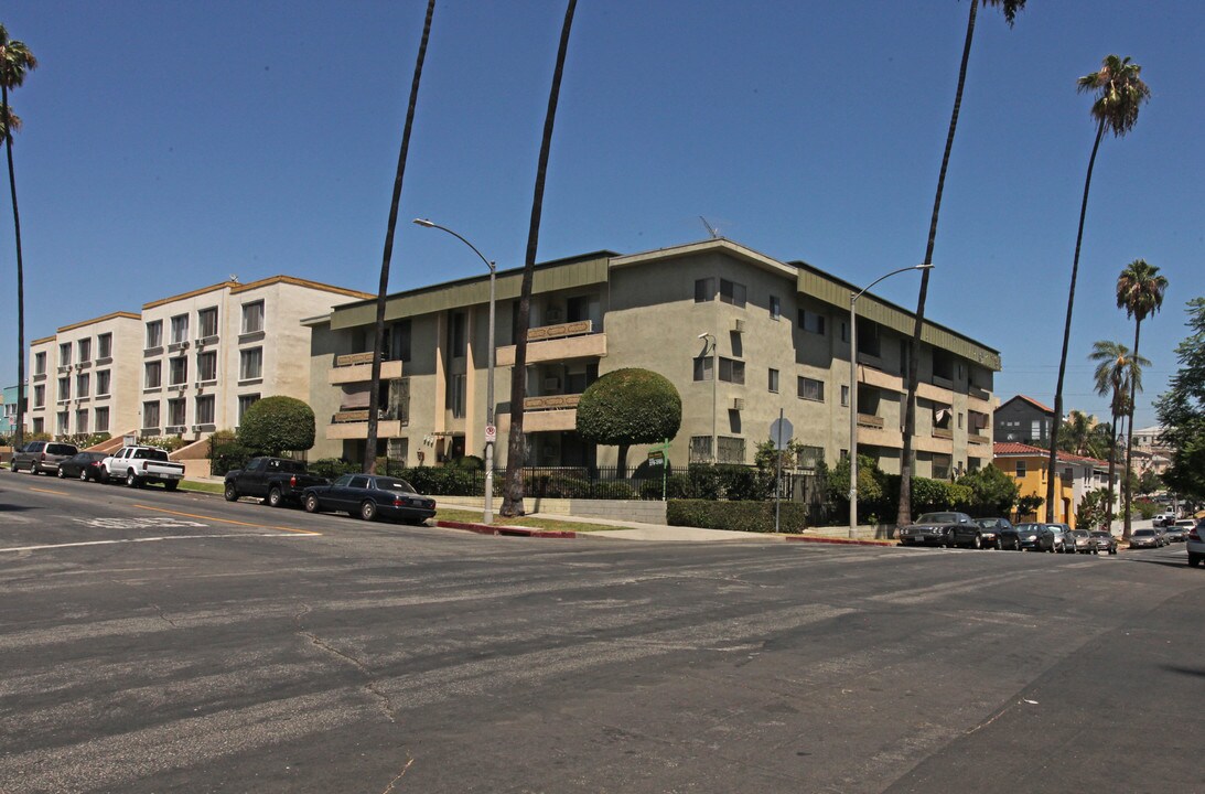 360 S Kenmore Ave in Los Angeles, CA - Building Photo