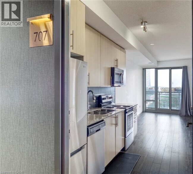 85 Duke St W in Kitchener, ON - Building Photo - Building Photo