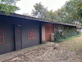 2224 Lakeland Dr in Dallas, TX - Building Photo