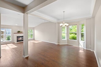 115 Clover Dr in Sugar Grove, IL - Building Photo - Building Photo