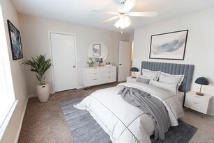 August Oaks in Gallatin, TN - Building Photo