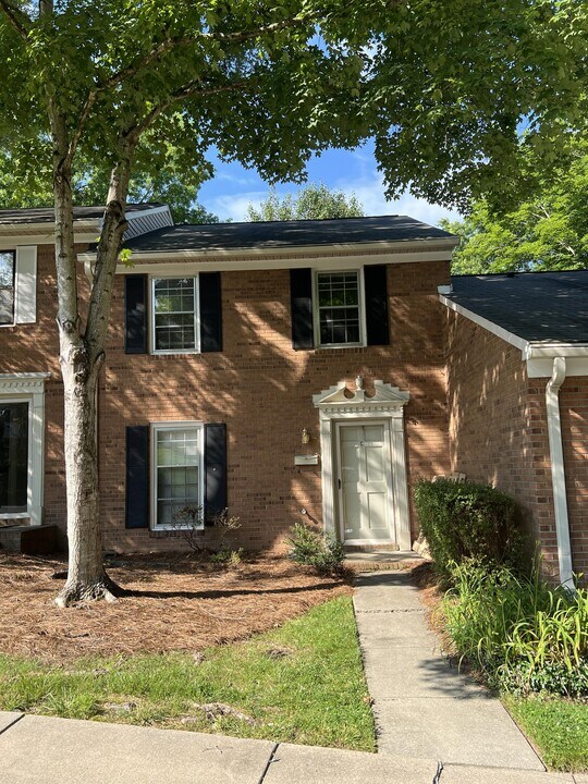 3990 Valley Ct in Winston-Salem, NC - Building Photo