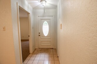 1127 Lois St in Kerrville, TX - Building Photo - Building Photo