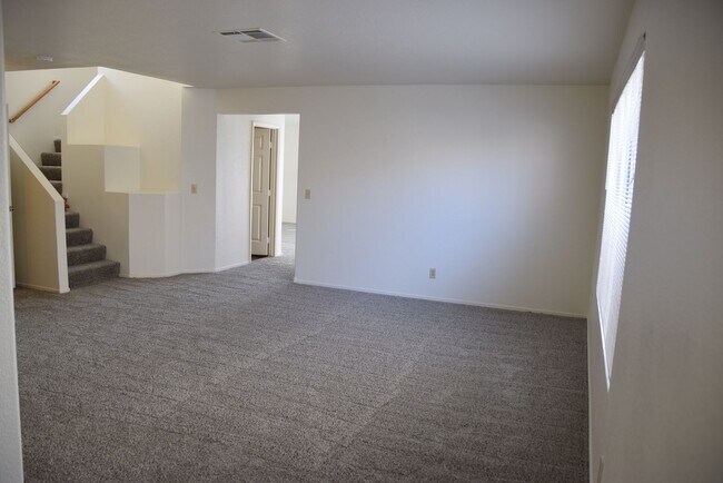 1360 Pacific Terrace Dr in Las Vegas, NV - Building Photo - Building Photo