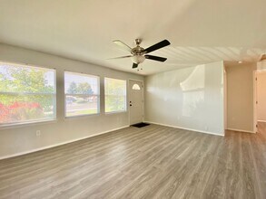 107 W Fremont Ave in Selah, WA - Building Photo - Building Photo