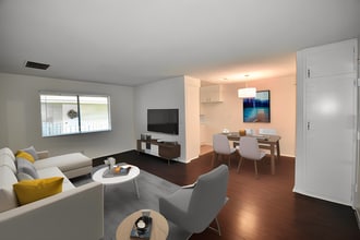 24347 Newhall Ave in Santa Clarita, CA - Building Photo - Building Photo