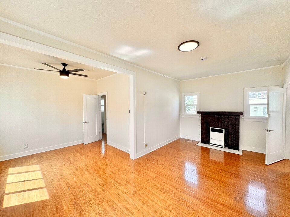1417 N Hobart Blvd in Los Angeles, CA - Building Photo