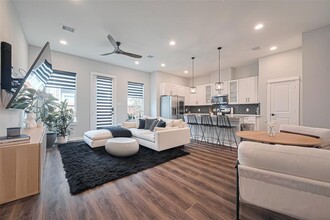 8462 Berry Grn Ln in Houston, TX - Building Photo - Building Photo
