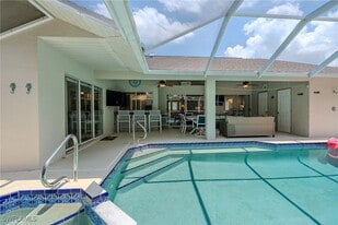 2612 SW 52nd Terrace in Cape Coral, FL - Building Photo